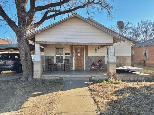 720 South 11th Street Slaton, TX 79364 - Photo 1 of 25 20251210170647756886000000-o