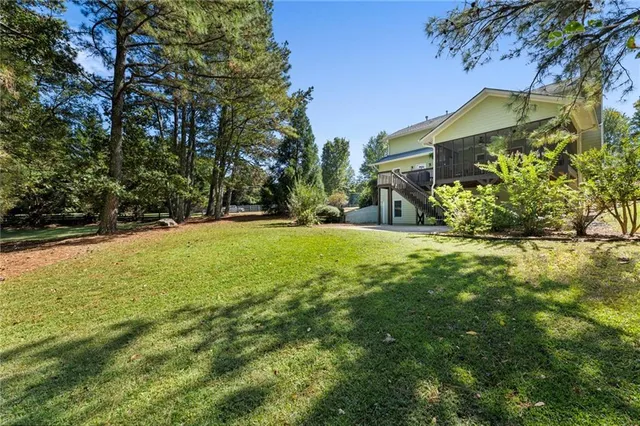 a view of a house with a yard