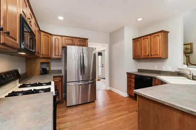 $429,900 | 4 Scofield Court, Bloomington, IL 61704