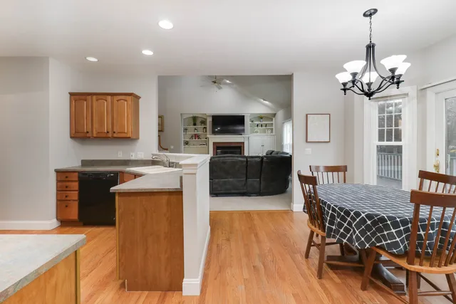 $429,900 | 4 Scofield Court, Bloomington, IL 61704