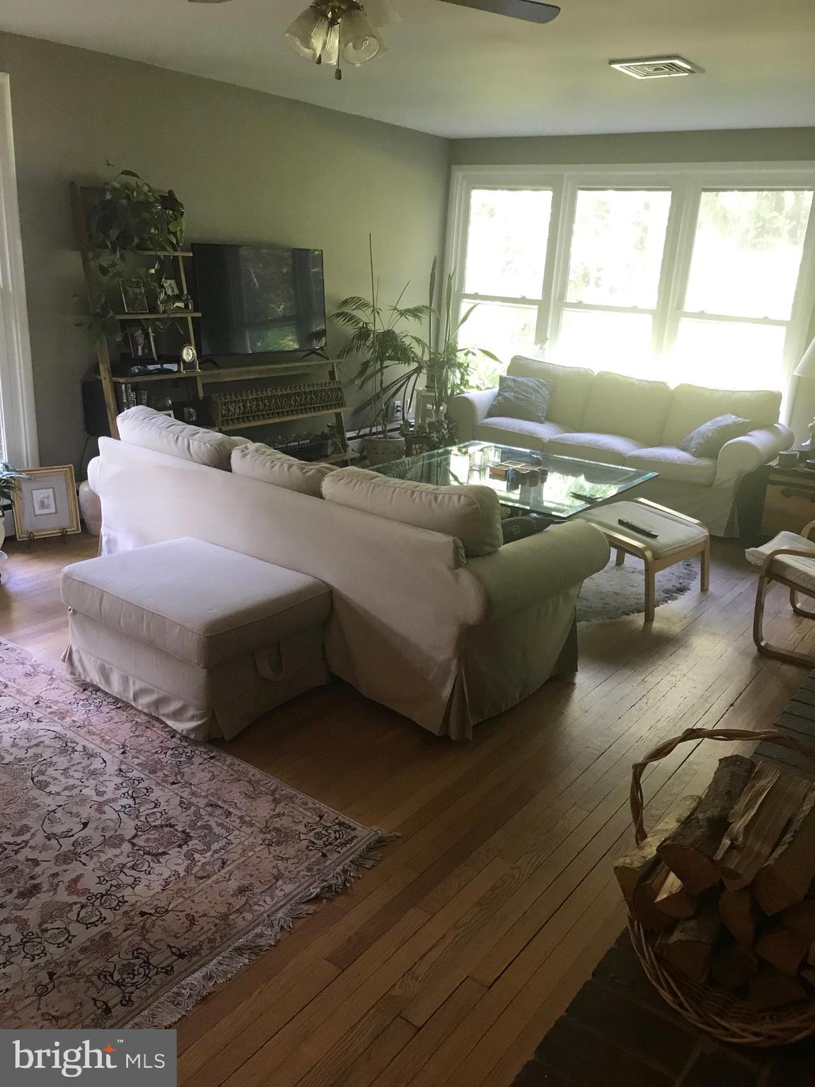 3504 Old Post Road Fairfax, VA 22030 - Photo 2 of 5 Living Room