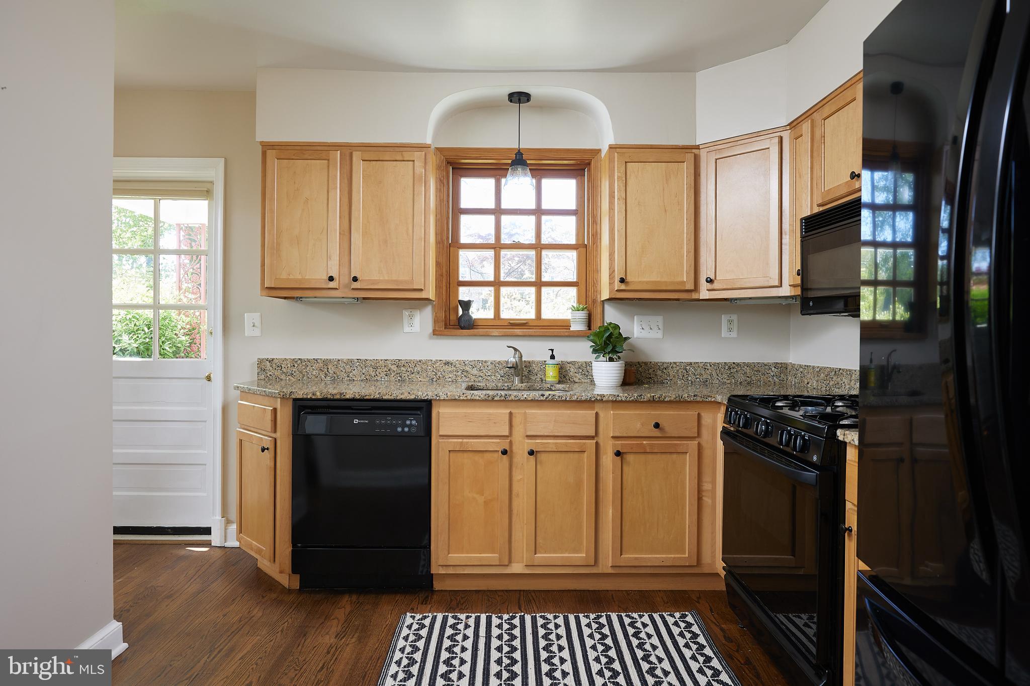 8908 Sudbury Road Silver Spring, MD 20901 - Photo 11 of 33