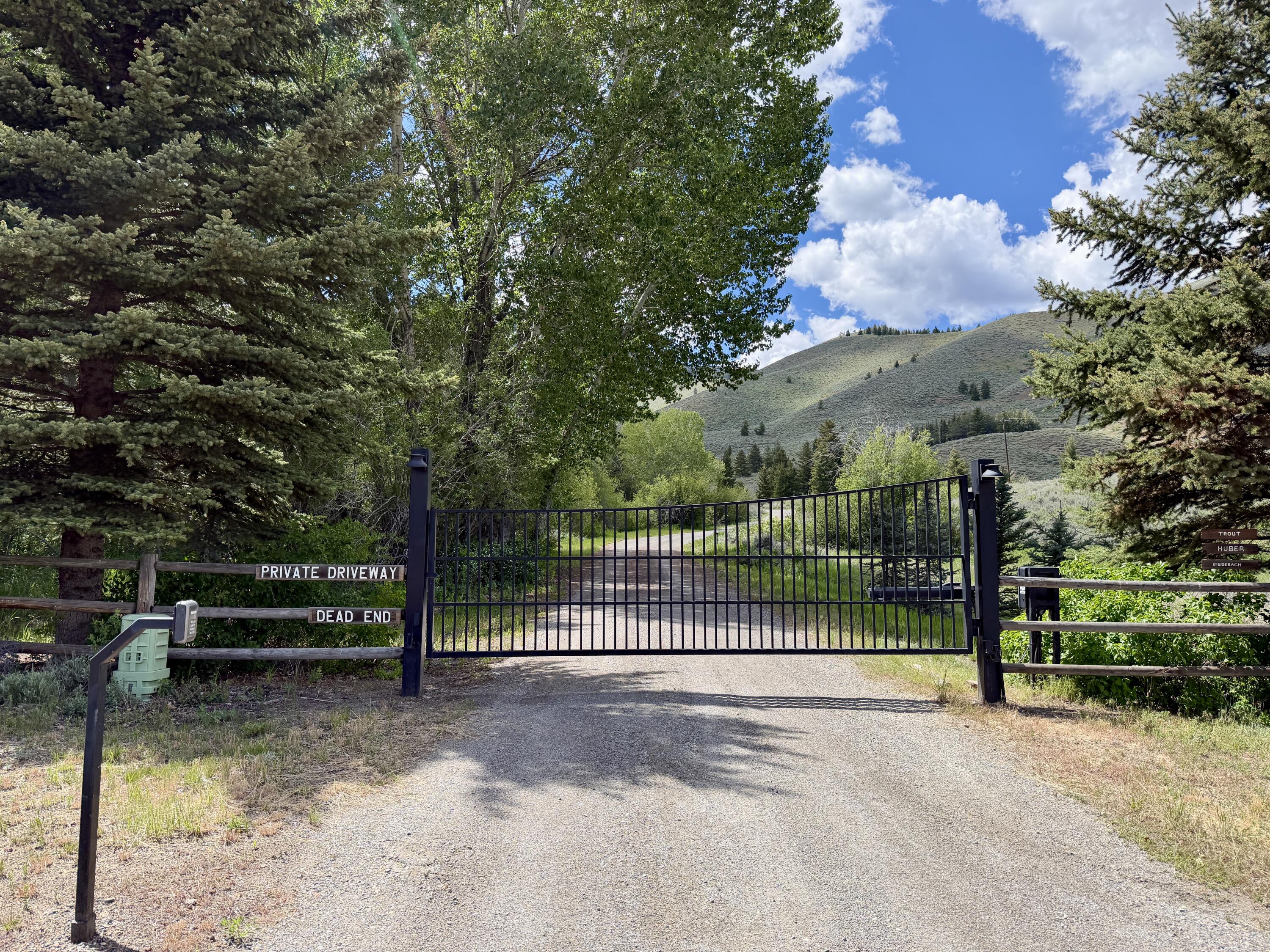 101 Clear Creek Canyon Road Ketchum, ID 83340 - Photo 3 of 35 Private entry