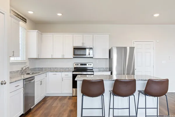 $2,200 | 510 Autumn Rouge, New Braunfels, TX 78130