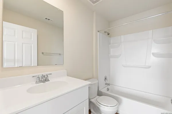 $2,200 | 510 Autumn Rouge, New Braunfels, TX 78130