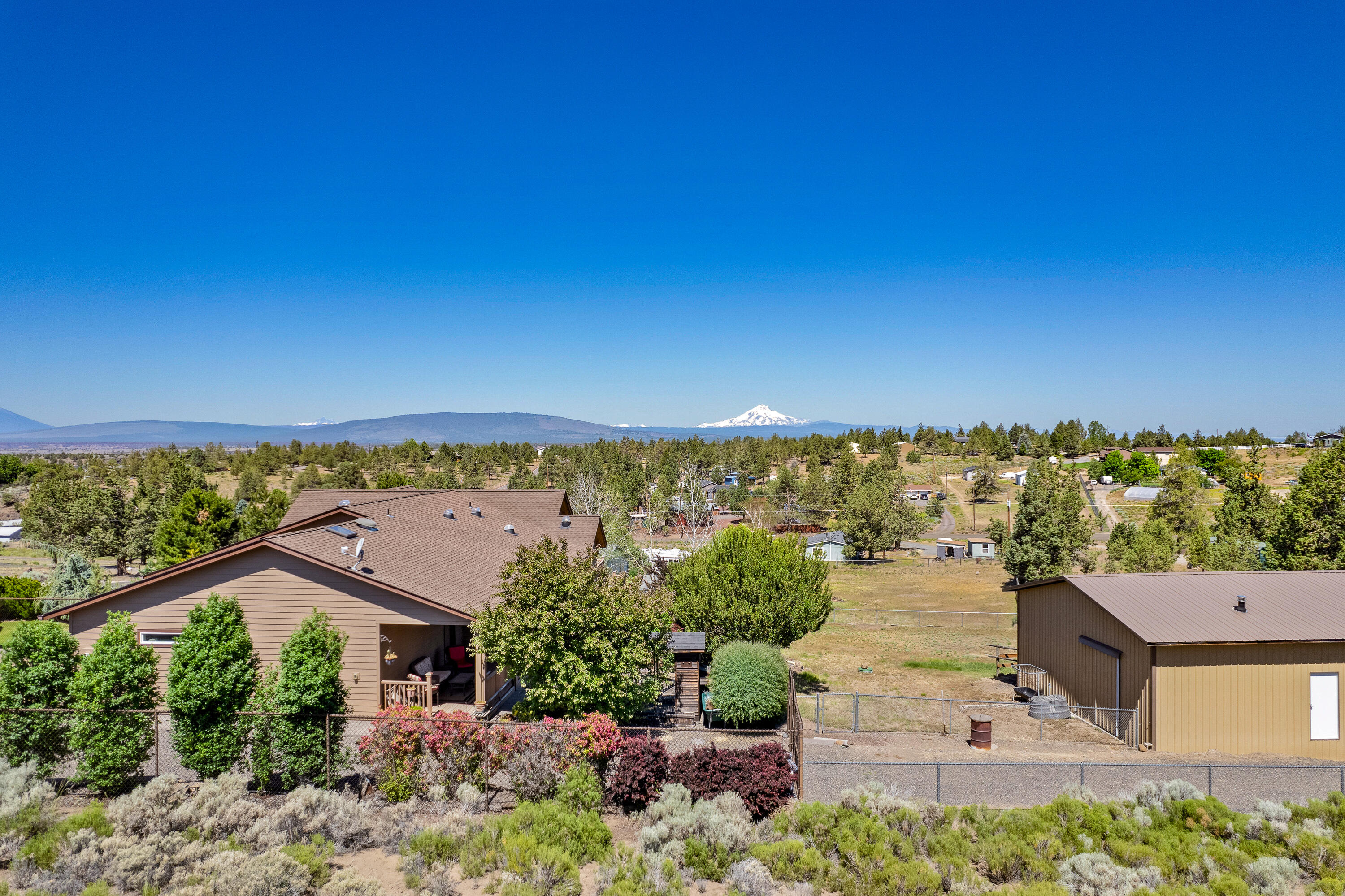 9403 Southwest Panorama Road Terrebonne, OR 97760 - Photo 9 of 51 Well maintained home.