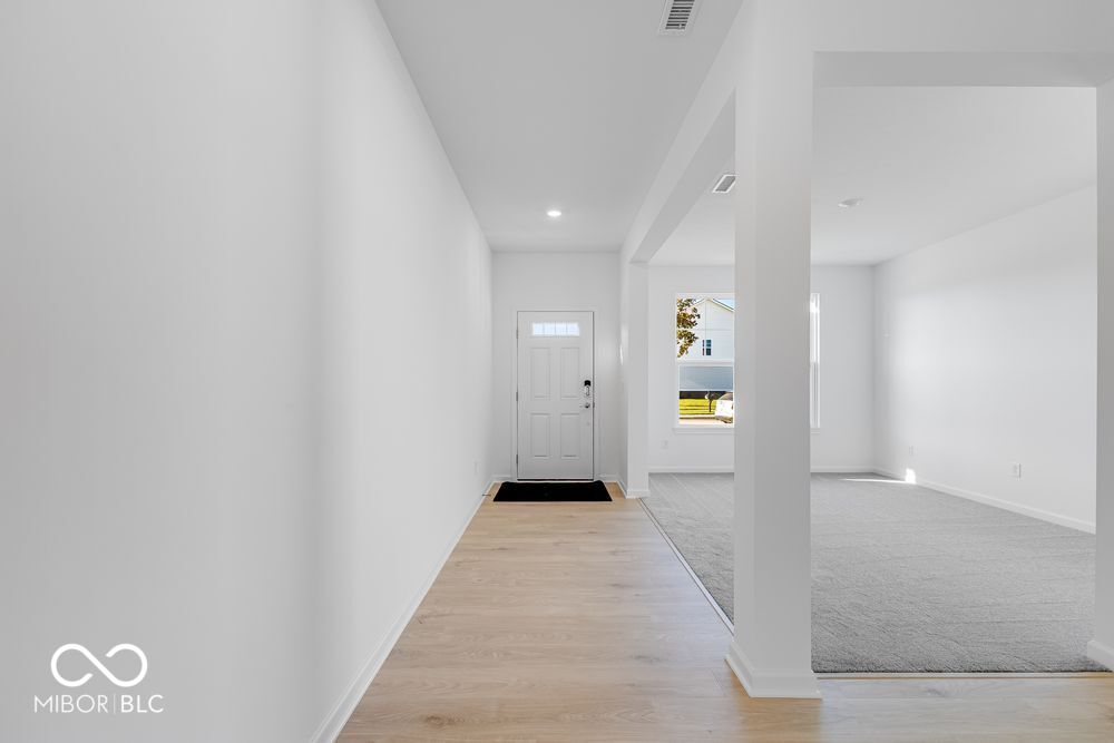 292 Commodore Drive Pittsboro, IN 46167 - Photo 2 of 43