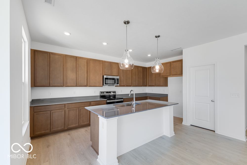 292 Commodore Drive Pittsboro, IN 46167 - Photo 6 of 43