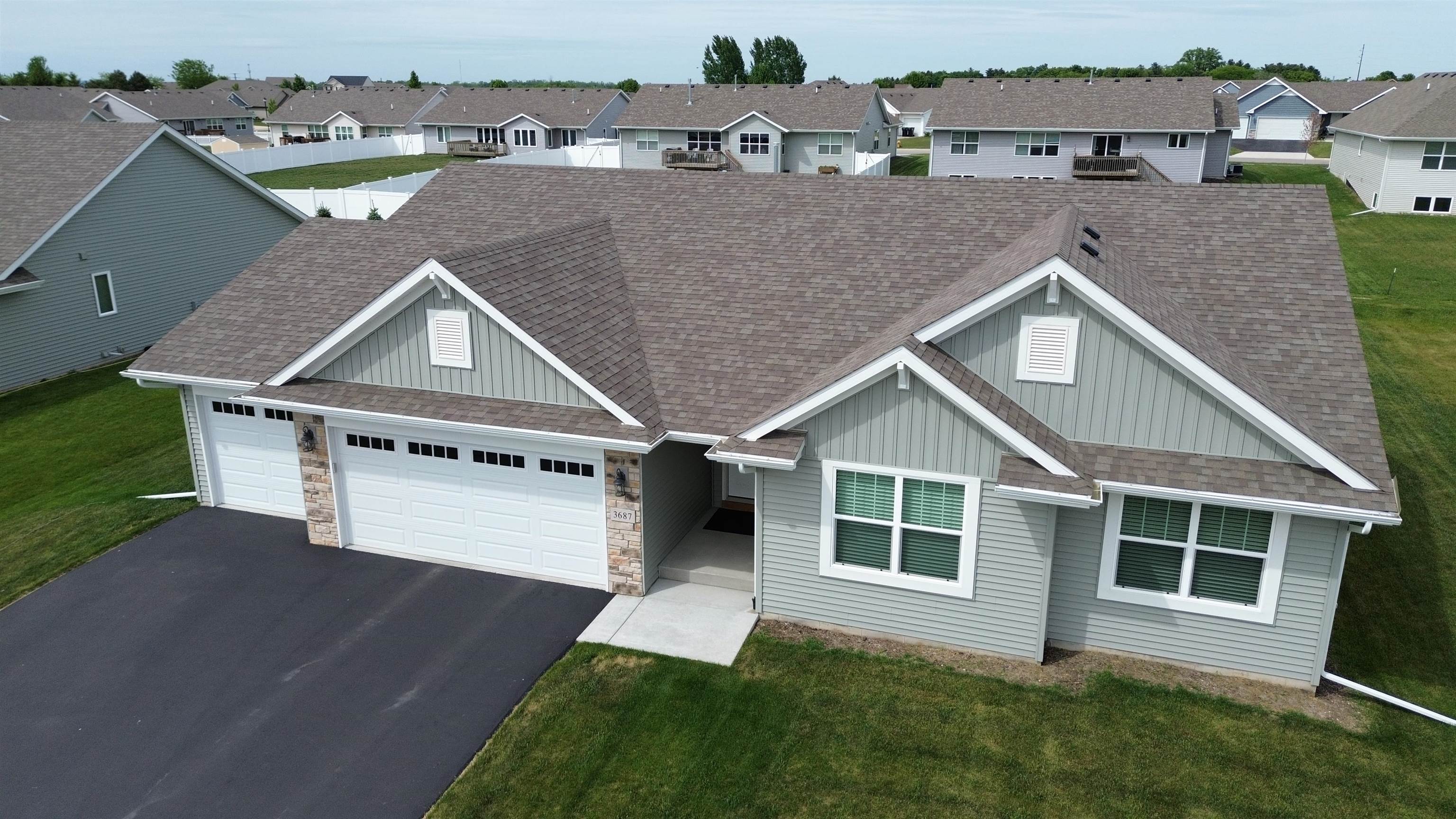 3687 Cardinal Drive Beloit, WI 53511 - Photo 4 of 46