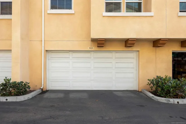 a view of back yard of the house