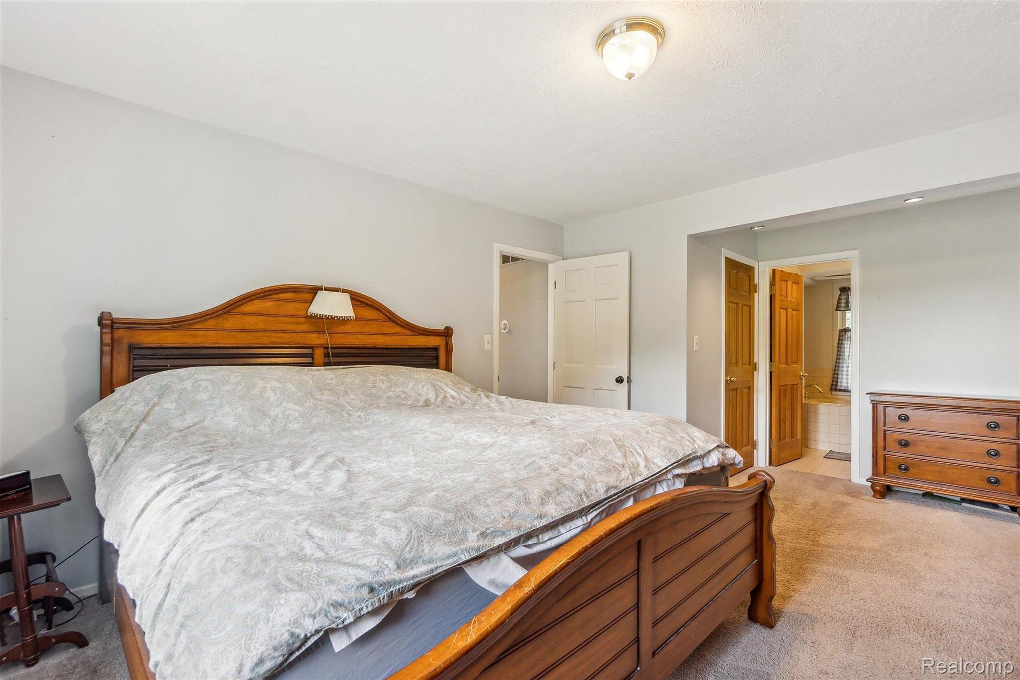 5809 East Allen Road Howell, MI 48855 - Photo 21 of 62 Primary bedroom