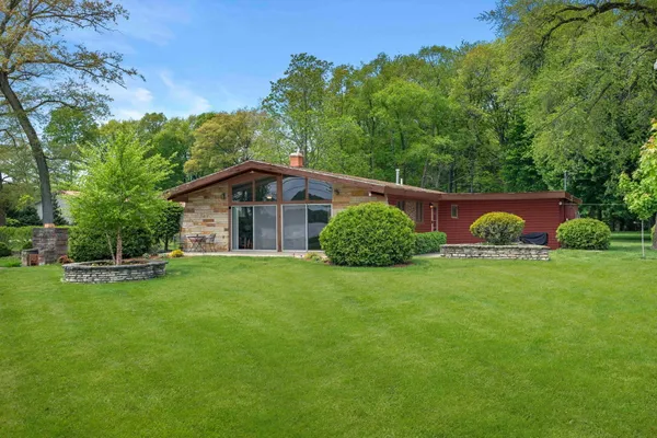 $1,195,000 | 5100 South County Road 210, Knox, IN 46534
