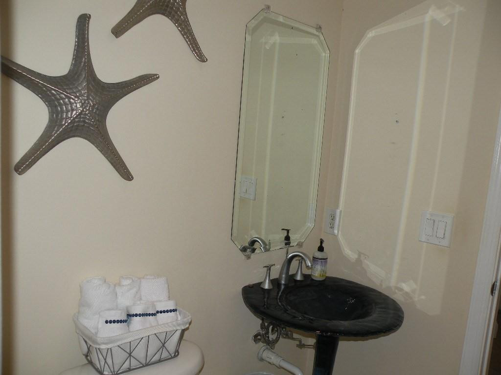 21116 Vía Solano Boca Raton, FL 33433 - Photo 22 of 39 HALF BATH
