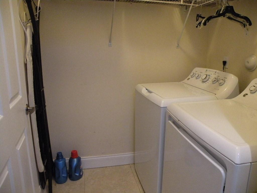 21116 Vía Solano Boca Raton, FL 33433 - Photo 23 of 39 LAUNDRY ROOM
