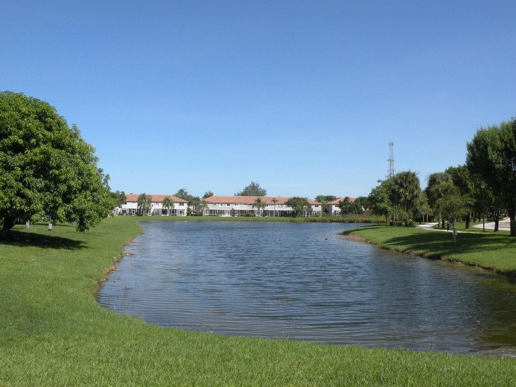 21116 Vía Solano Boca Raton, FL 33433 - Photo 4 of 39 WIDE LAKE VIEW