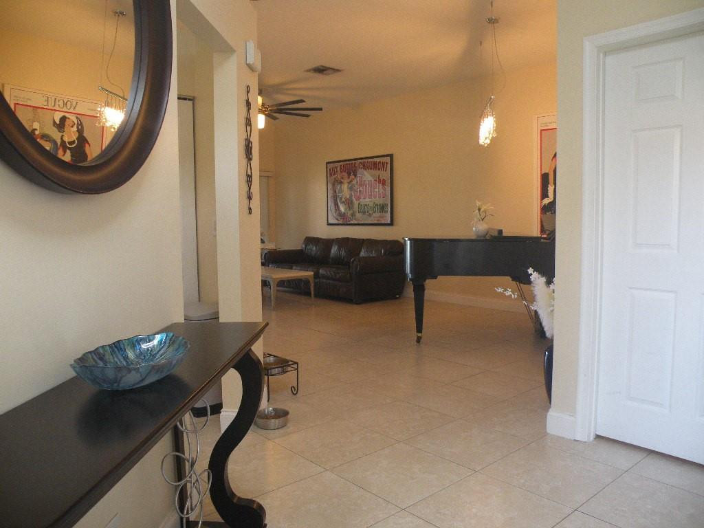 21116 Vía Solano Boca Raton, FL 33433 - Photo 6 of 39 FOYER