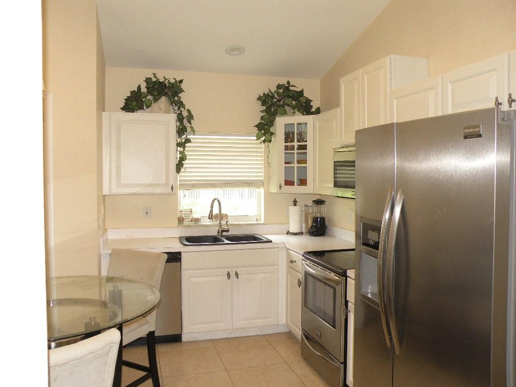 21116 Vía Solano Boca Raton, FL 33433 - Photo 8 of 39 KITCHEN
