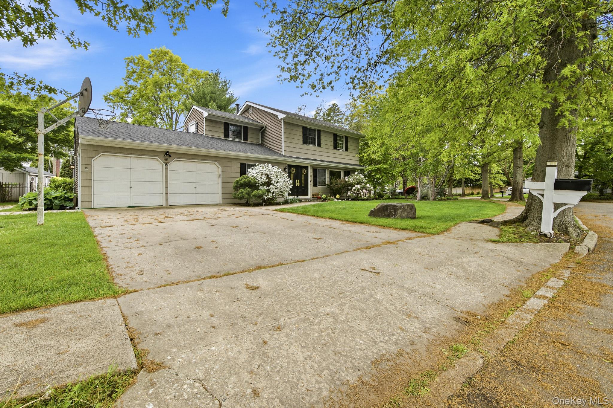 6 Frost Pond Road Greenlawn, NY 11740 - Photo 3 of 47