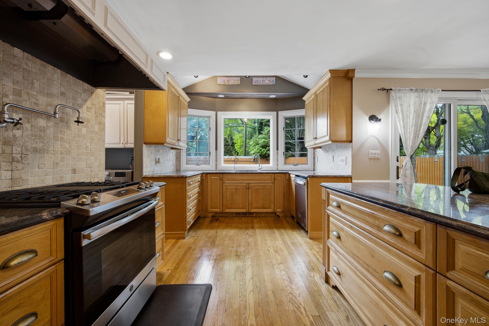 6 Frost Pond Road Greenlawn, NY 11740 - Photo 9 of 47