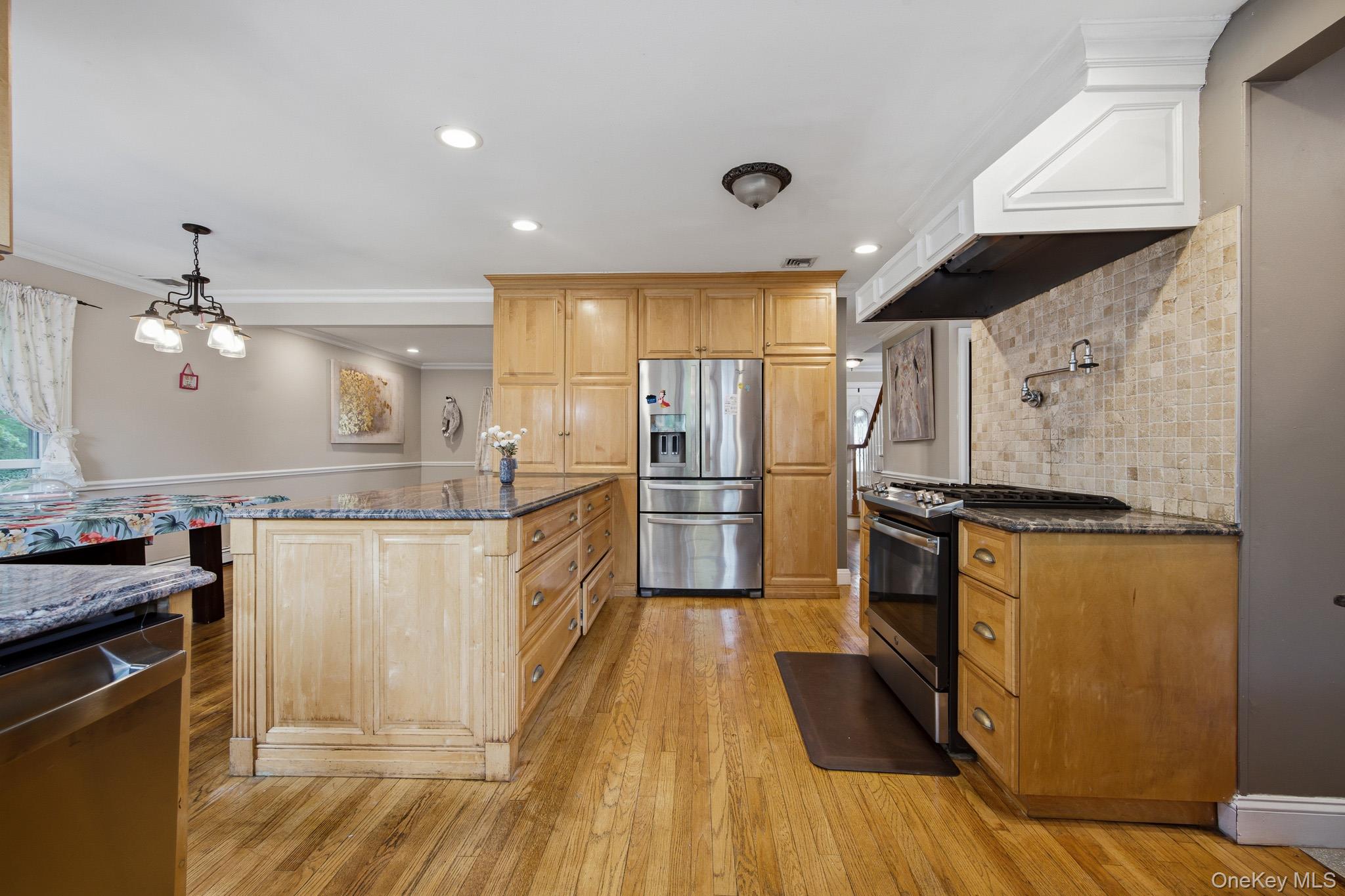 6 Frost Pond Road Greenlawn, NY 11740 - Photo 10 of 47