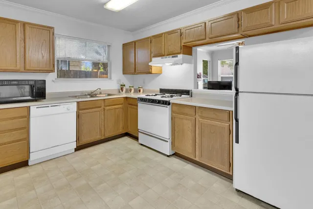 $419,000 | 310 Mustang Court, Unit D, King City, CA 93930