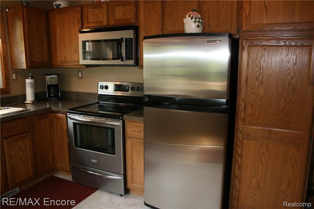 8657 Miller Road Clarkston, MI 48348 - Photo 6 of 44 IMG_2117.JPG