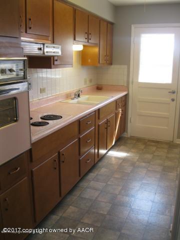 2601 Darrell Avenue Amarillo, TX 79110 - Photo 2 of 4 Darrell kitchen