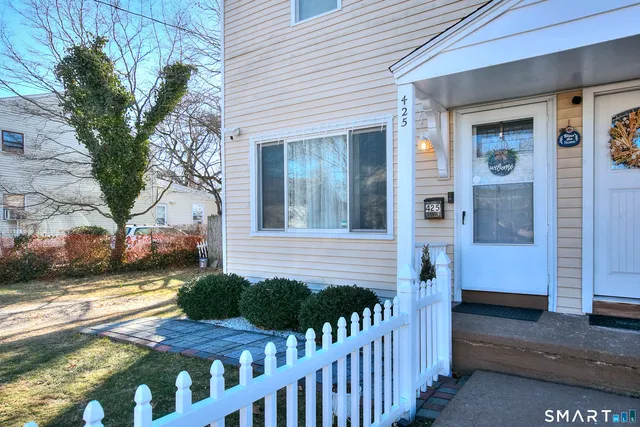 $285,000 | 425 McKinley Avenue, Stratford, CT 06615