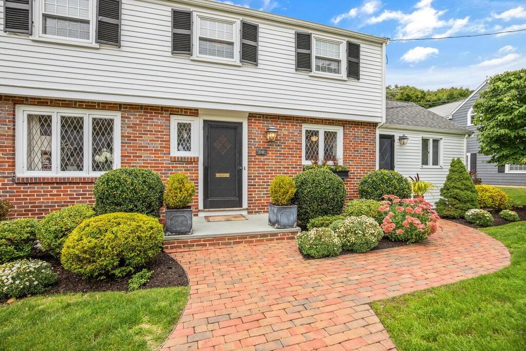 31 Canterbury Road Winchester, MA 01890 - Photo 4 of 33 Gallery Image 4