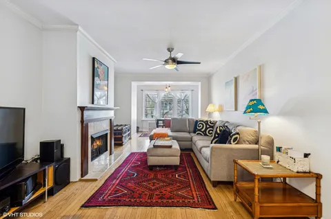 $300,000 | 708 West Buena Avenue, Unit 1NE, Chicago, IL 60613