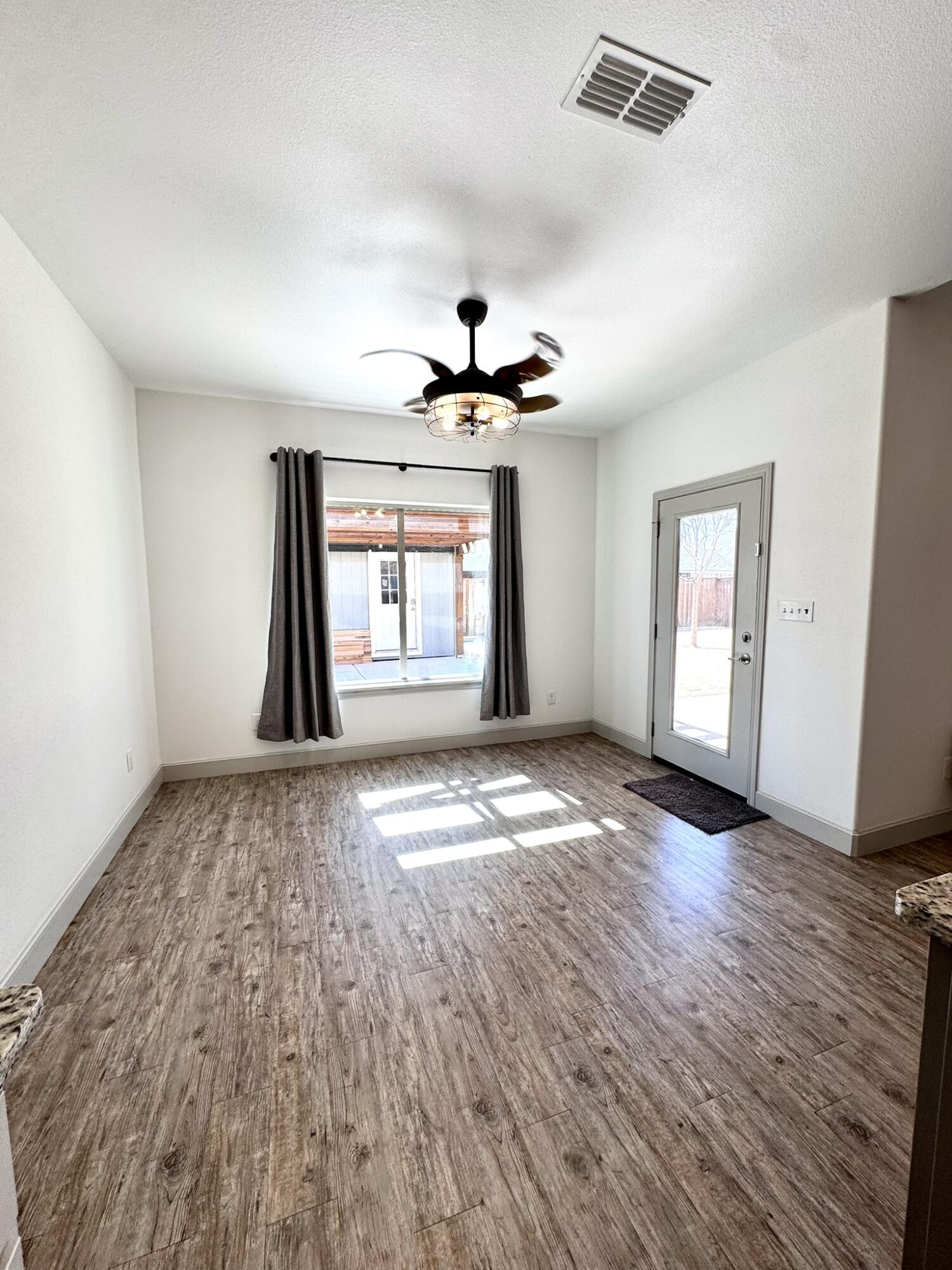 5615 115th Street Lubbock, TX 79424 - Photo 9 of 31 IMG_6786