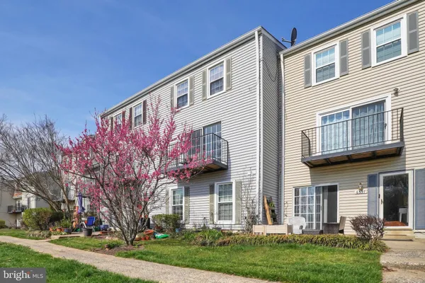 $2,900 | 6389 Fenestra Court, Unit 111C, Burke, VA 22015