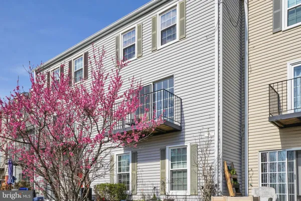 $2,900 | 6389 Fenestra Court, Unit 111C, Burke, VA 22015