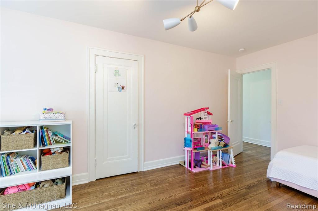 591 Fisher Road Grosse Pointe, MI 48230 - Photo 23 of 35