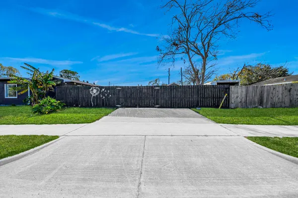 $239,000 | 2102 Dewberry Lane, Pasadena, TX 77502