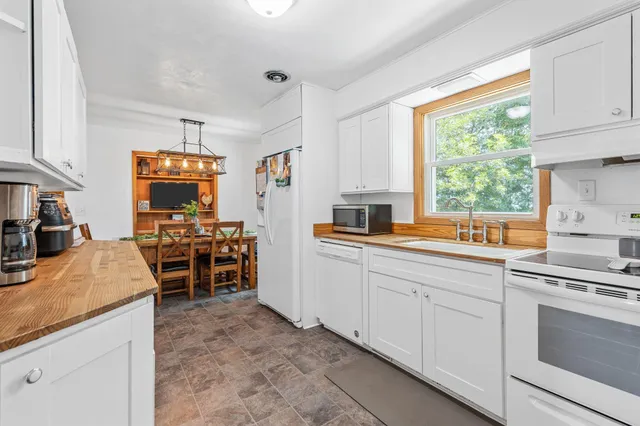 $298,500 | 11809 Southwest 72nd Avenue, Ellendale, MN 56026