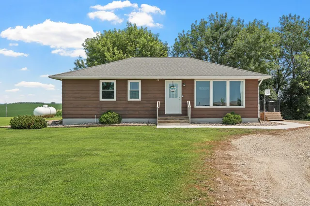 $298,500 | 11809 Southwest 72nd Avenue, Ellendale, MN 56026