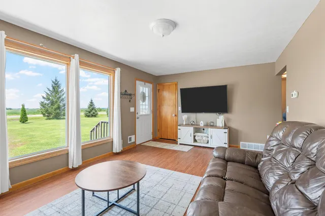 $298,500 | 11809 Southwest 72nd Avenue, Ellendale, MN 56026