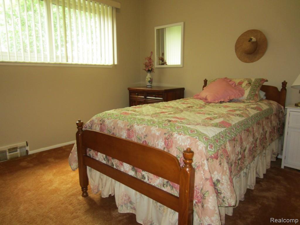 13134 Common Road Warren, MI 48088 - Photo 20 of 34 IMG_2612.jpg
