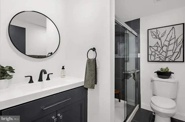 a view of a livingroom with window