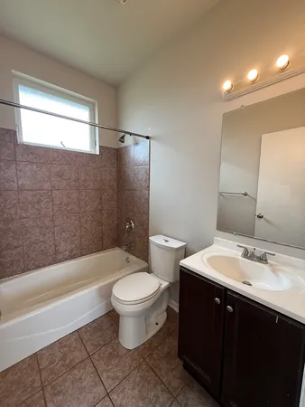 $1,700 | 7952 South Carpenter Street, Unit 3, Chicago, IL 60620