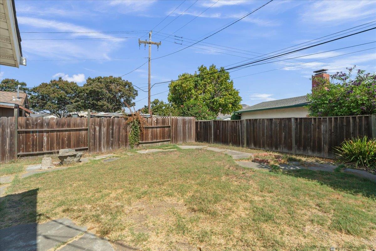 386 Heath Street Milpitas, CA 95035 - Photo 21 of 22 a bathroom with a small yard and wooden fence