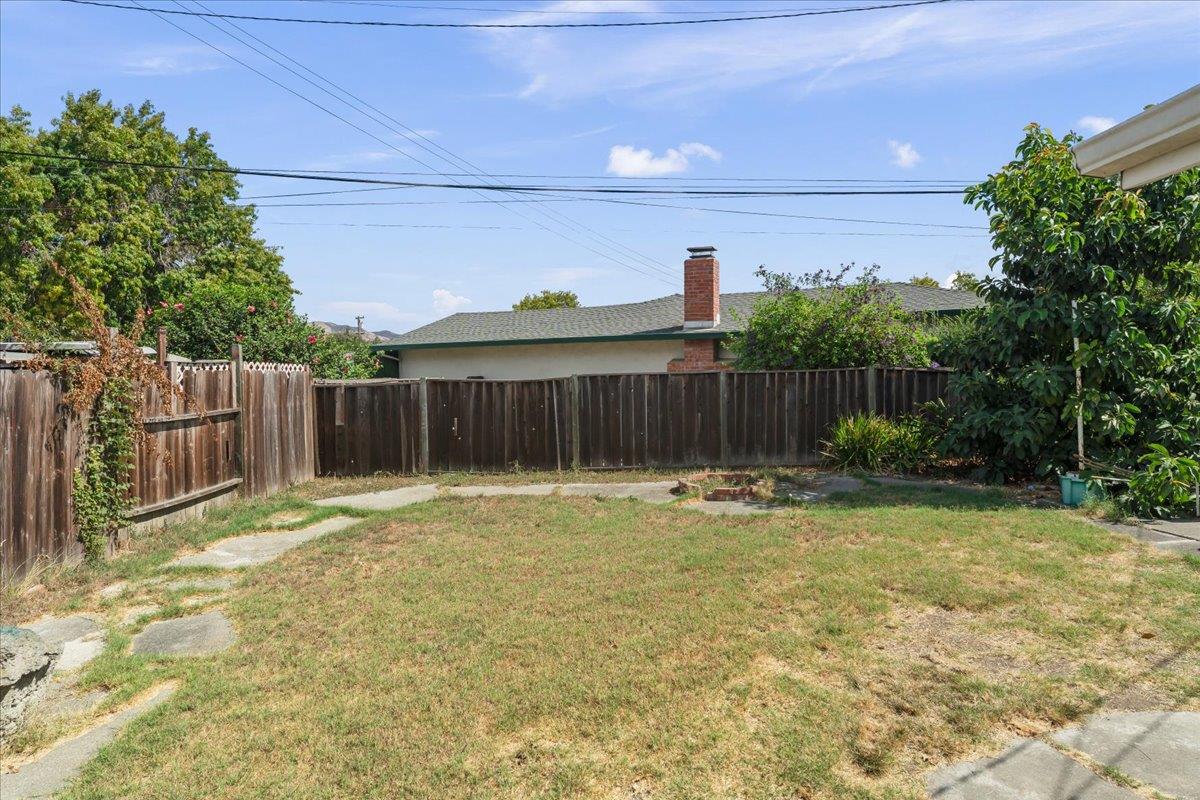 386 Heath Street Milpitas, CA 95035 - Photo 22 of 22 a swimming pool with wooden fence