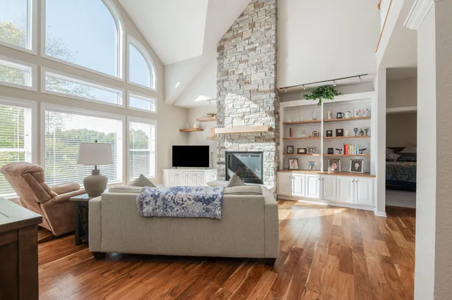 $1,050,000 | N42W33349 Glen View Court, Nashotah, WI 53058