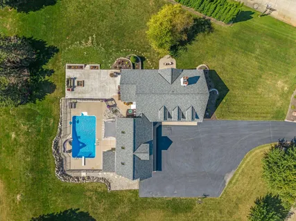 $1,050,000 | N42W33349 Glen View Court, Nashotah, WI 53058