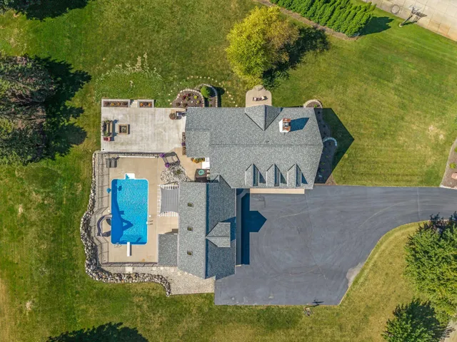 $1,050,000 | N42W33349 Glen View Court, Nashotah, WI 53058