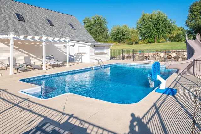 $1,050,000 | N42W33349 Glen View Court, Nashotah, WI 53058