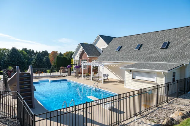 $1,050,000 | N42W33349 Glen View Court, Nashotah, WI 53058