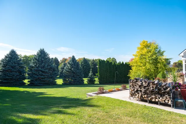 $1,050,000 | N42W33349 Glen View Court, Nashotah, WI 53058