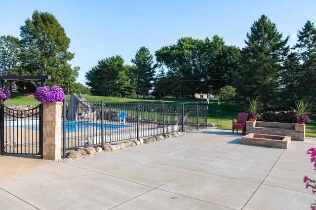 $1,050,000 | N42W33349 Glen View Court, Nashotah, WI 53058